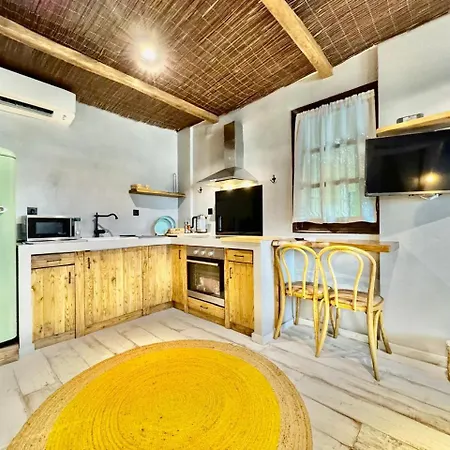 Pelion Luxury Ivy