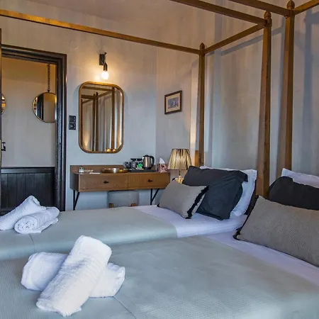 Willa Pelion Luxury Ivy