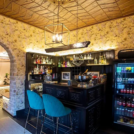 Willa Pelion Luxury Ivy