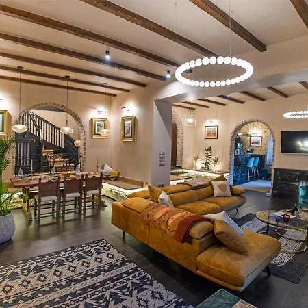 Pelion Luxury Ivy